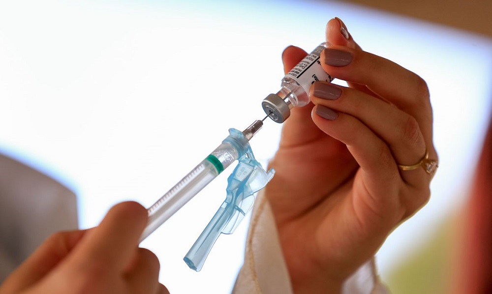 Vacina bivalente contra Covid disponível nas unidades de saúde de SJB