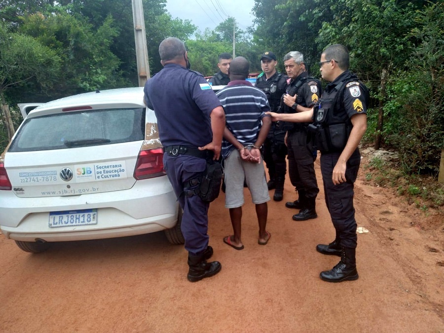 Com fome, homem furta materiais de mercado e é detido em SJB