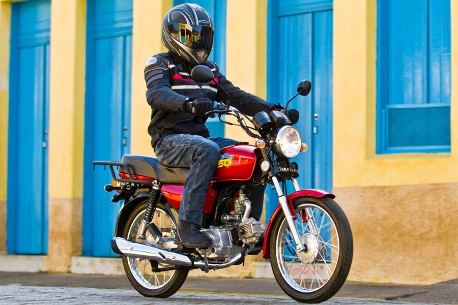 Como andar de ciclomotor de acordo com a legislação