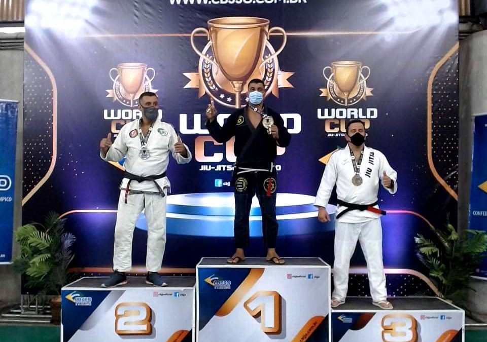 Sanjoanense é campeão na categoria super pesado de Jiu-Jitsu no RJ