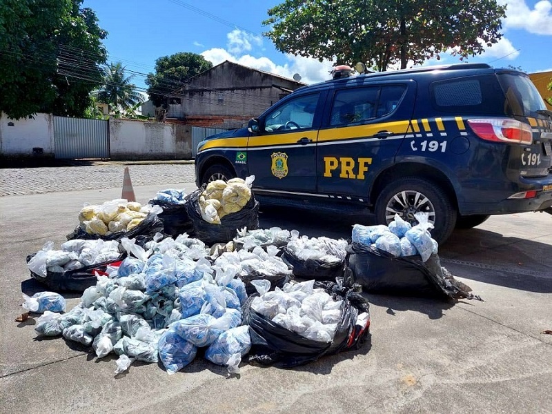 PRF apreende 120kg de cocaína e 55kg de maconha na BR 101