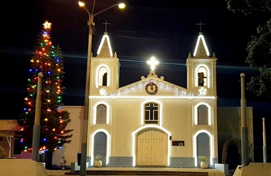 Com amor, empresários ornamentam igreja de Grussaí