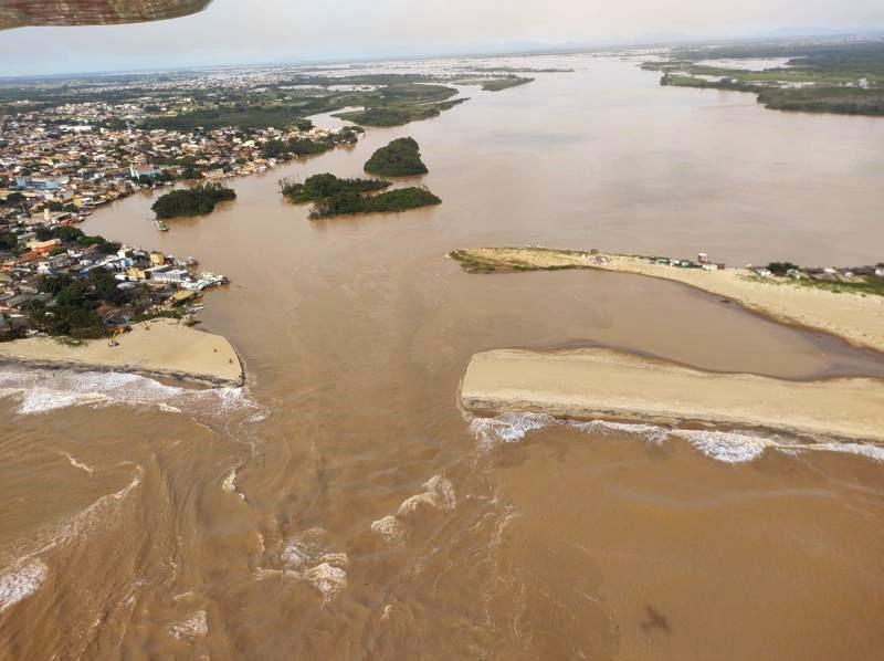 Nível do Paraíba do Sul em SJB atinge 6,65 metros e uma casa