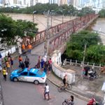 Rio Paraíba do Sul transborda em Campos e ponte é interditada