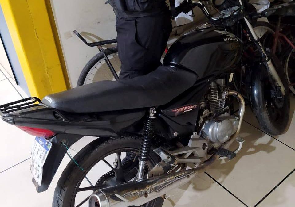 PM apreende motocicleta em SJB