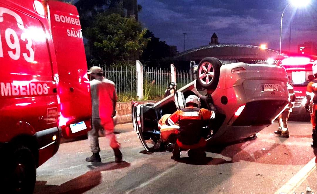 Homem ferido após capotar com carro em Campos