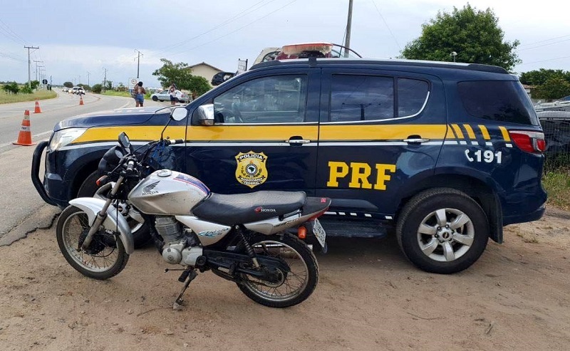 Motocicleta roubada é recuperada pela PRF na BR 356 em SJB