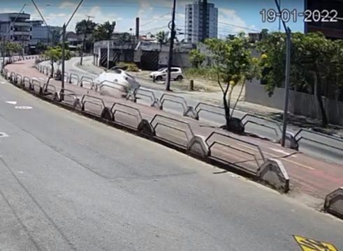 Acidente deixa idosos feridos em Campos
