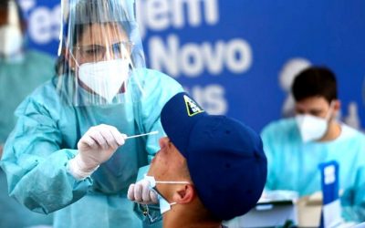 Brasil registra 6 vezes mais casos diários de covid-19 que em dezembro