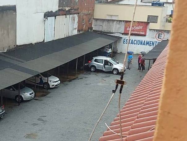 Professora baleada no Centro de Campos segue em estado grave