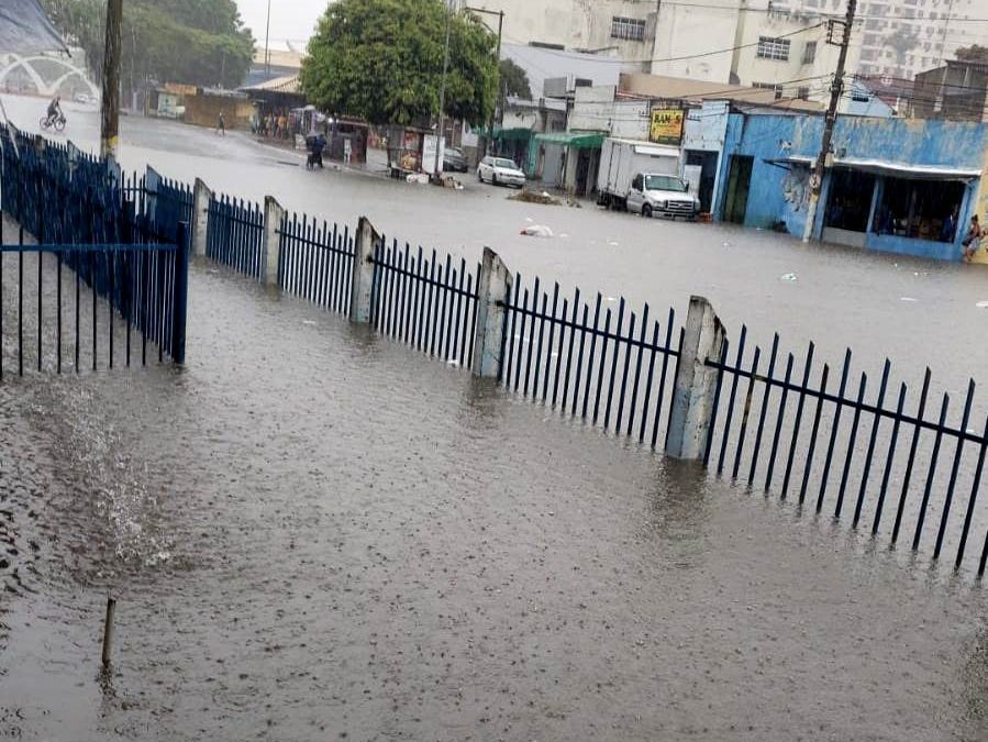 Vídeos – Chuva causa diversos pontos de alagamentos em Campos