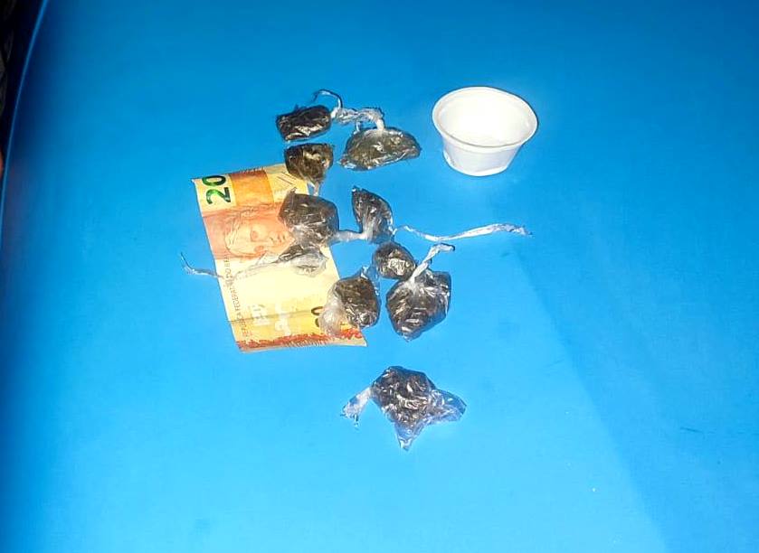 PM apreende adolescente com droga em SJB