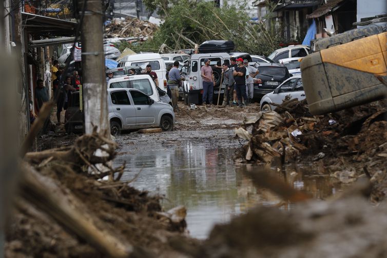 Com previsão de chuva forte, sirenes voltam a soar em Petrópolis