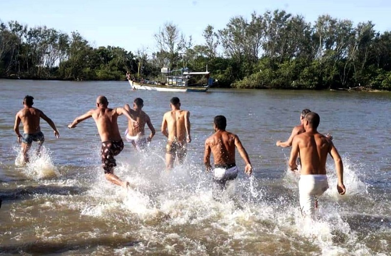 Festa da Penha, em Atafona, mantém tradicionais competições
