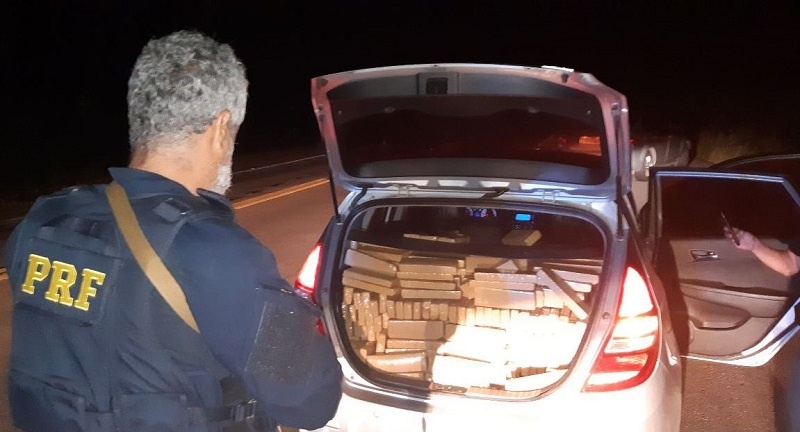 PRF apreende meia tonelada de maconha dentro de carro na BR 101