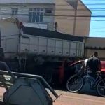 Vídeo - Acidente envolvendo caminhão e carro interdita 28 de Março em Campos