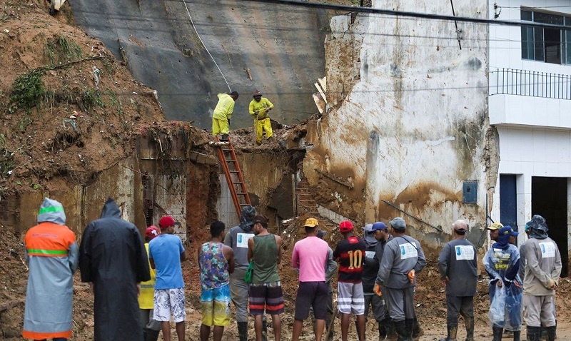 Chega a 100 número de mortes devido às chuvas em Pernambuco