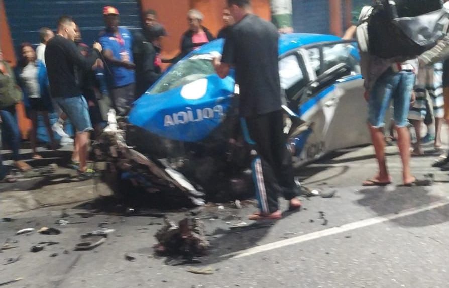 Vídeos – PM morre e outro fica ferido em grave acidente na Baixada Fluminense