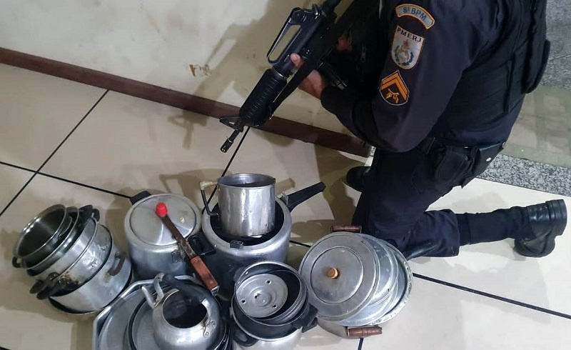 Homem preso após invadir casa e furtar panelas em SJB