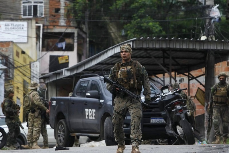 Sobe para 25 o número de mortos em confronto nas favelas da Penha