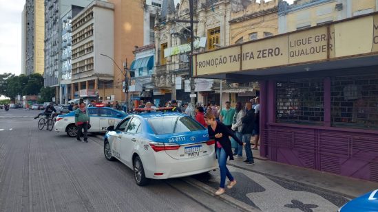 Homem assassinado a facadas no Centro de Campos