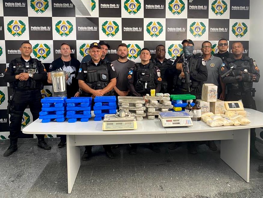 Vídeo – Polícia estoura refinaria com 100 kg de drogas em Guarus