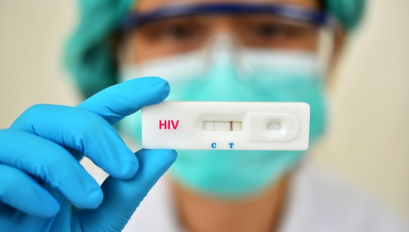 Paciente é declarado curado do HIV após receber células-tronco