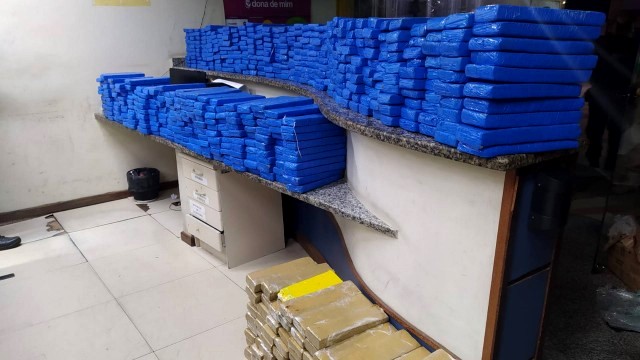 PRF apreende 650 kg de maconha na Rodovia Presidente Dutra