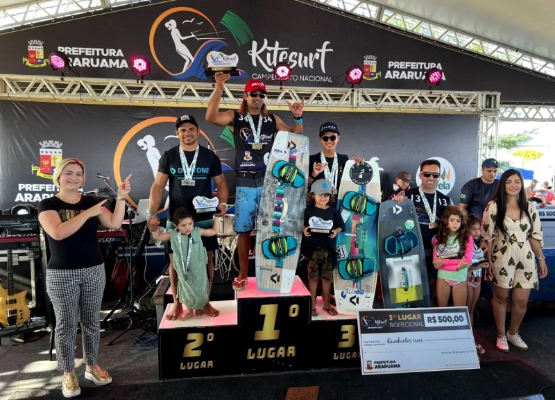 Sanjoanense conquista o título brasileiro de kitesurf