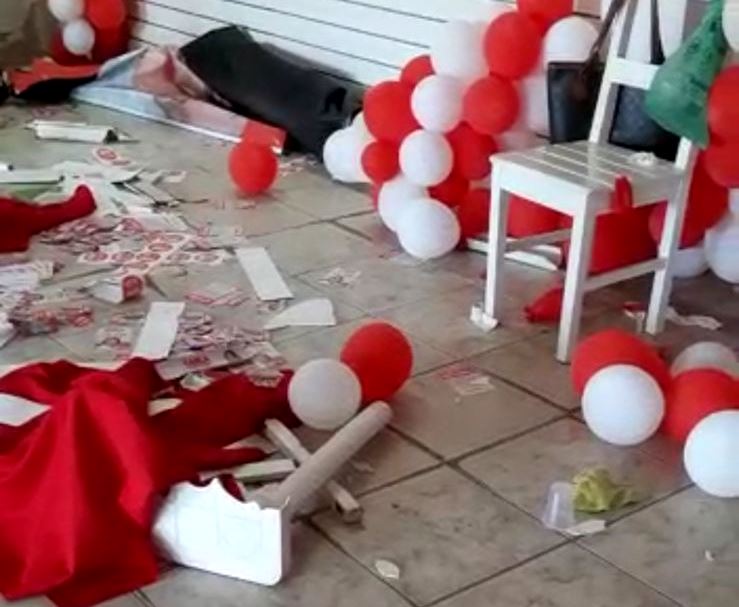 Vídeo – Comitê de Carla Machado é invadido e materiais são destruídos em SFI