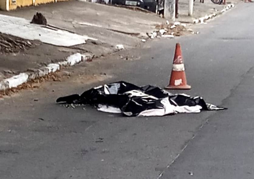 Ciclista morre após ser atropelada por caminhão em Campos