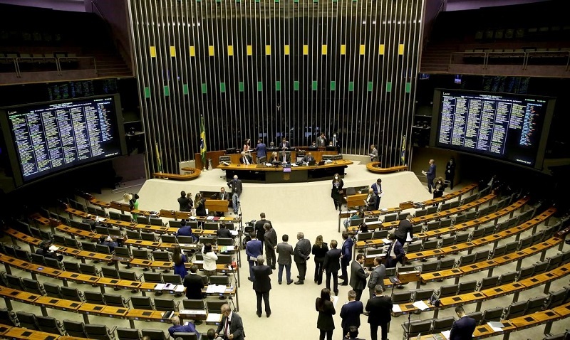 Câmara aprova aumento para presidente, ministros e parlamentares