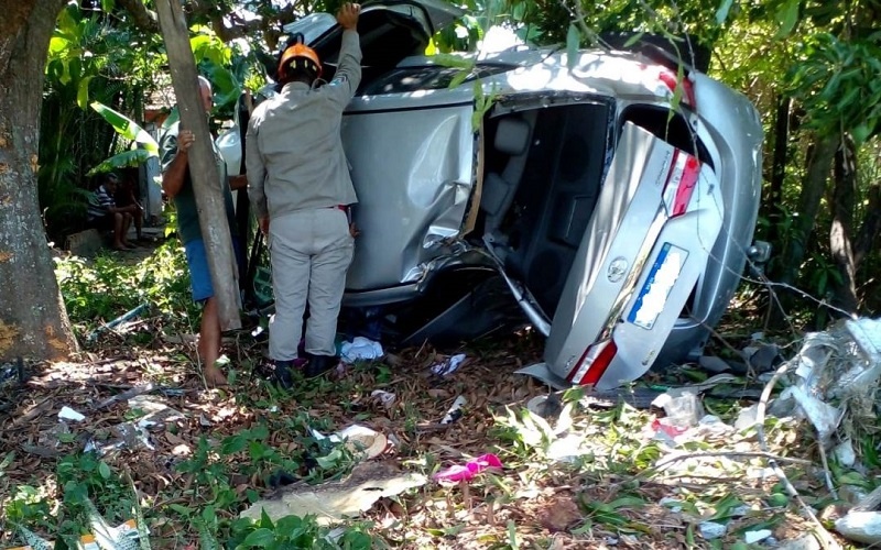 Dentista gravemente ferida após capotar com carro na BR 356 em SJB