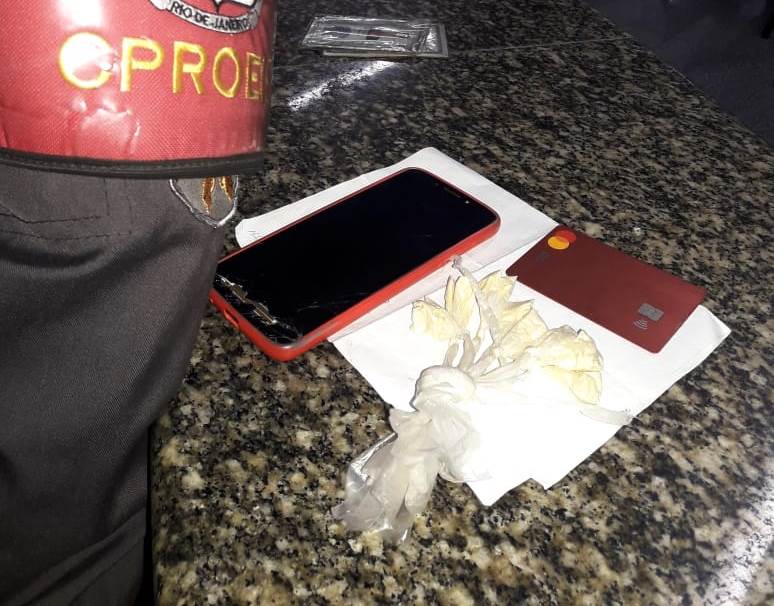Adolescente é apreendido com droga em SJB