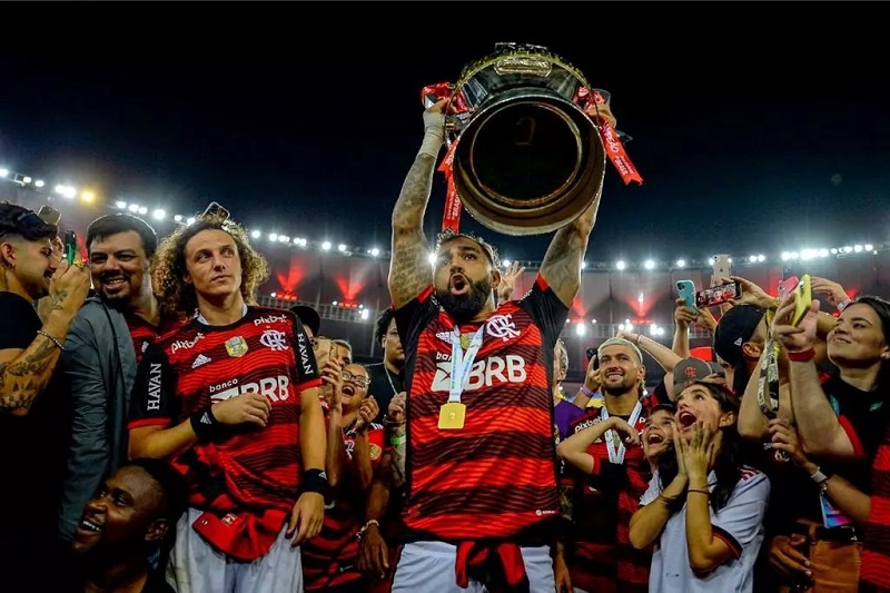 Gabigol decide e Flamengo conquista o tricampeonato da Libertadores