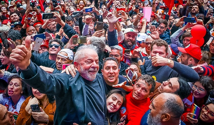 Com 91,61% das urnas apuradas, Lula lidera com 47,25%