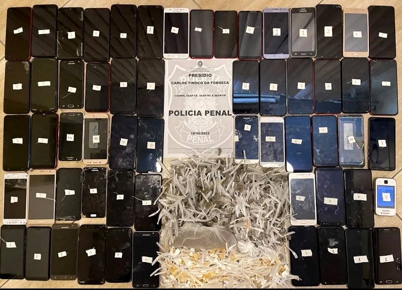 Operação apreende 59 celulares e grande quantidade de drogas em presídio de Campos