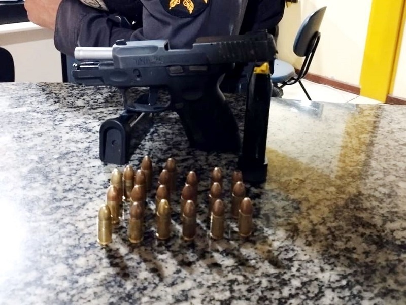 Adolescente apreendida com pistola e munições em Gargaú