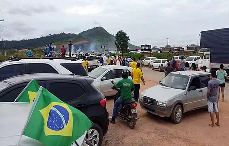 Vídeos - Manifestantes atacam agentes da PRF no Pará e em Santa Catarina -  Parahybano