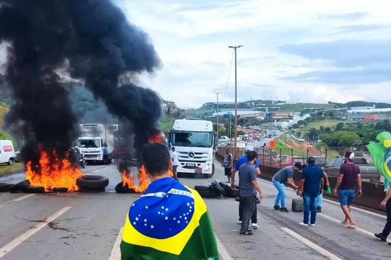 PRF ainda registra bloqueios de rodovias em ao menos sete estados