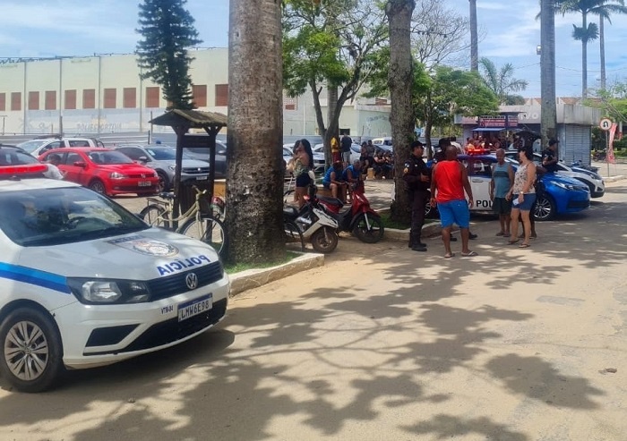 Vídeos – Ambulantes protestam contra mudança dos locais de shows em SJB