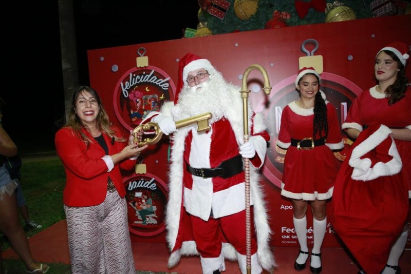 SJB ganha árvore de Natal na curva de Grussaí