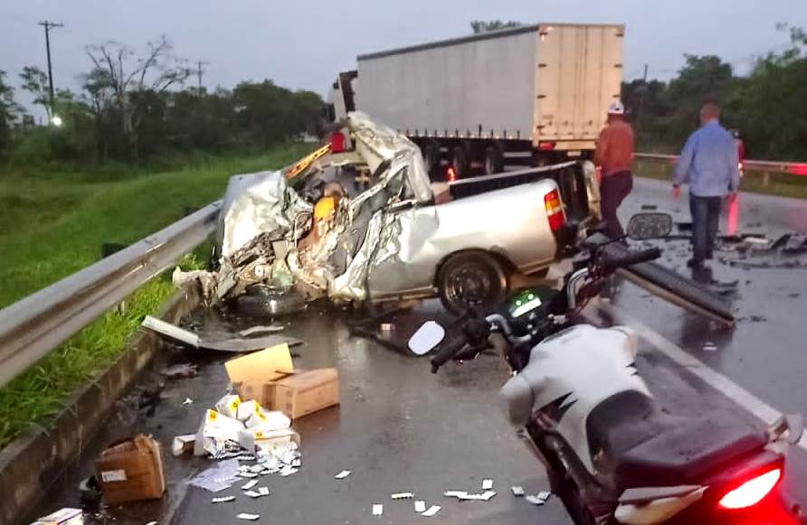 Vídeo – Homem morre em grave acidente na BR 101 em Campos