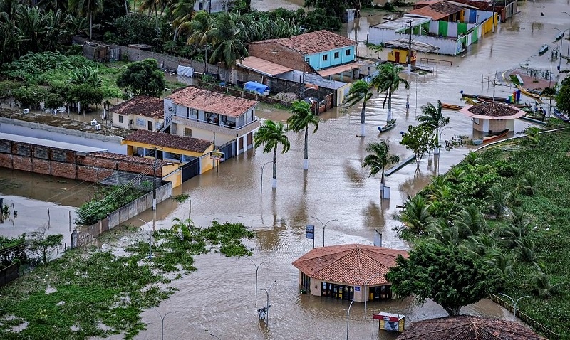 Vídeos – Desastres naturais deixam 48 cidades em estado de emergência