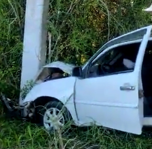 Vídeos – Acidente deixa casal ferido em SJB