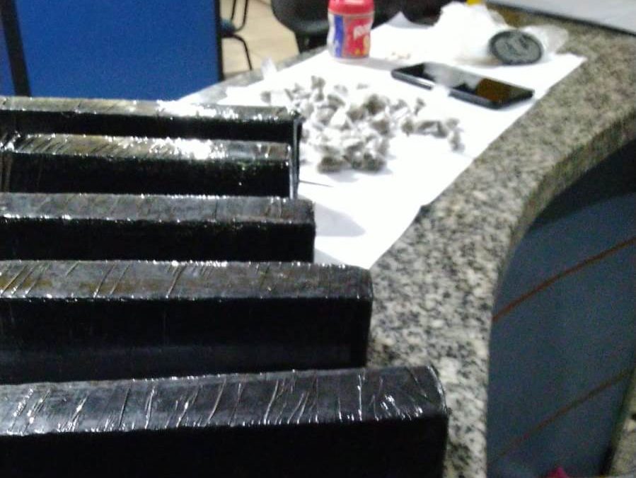 Homem é preso com drogas dentro de casa em SJB