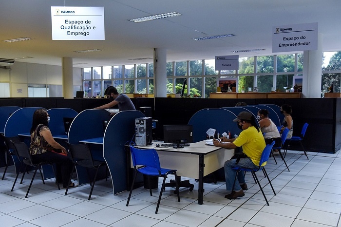 Semana inicia com 231 vagas de emprego e estágio no Espaço da Oportunidade