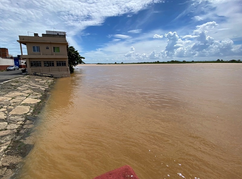Vídeos – Nível do Paraíba sobe para 6,55 metros em São João da Barra