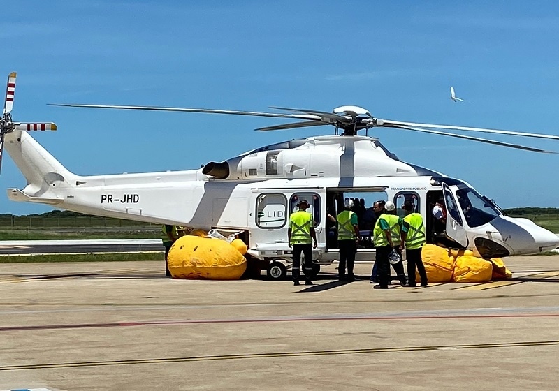 Vídeos – Helicóptero sofre pane durante voo e petroleiros ficam feridos