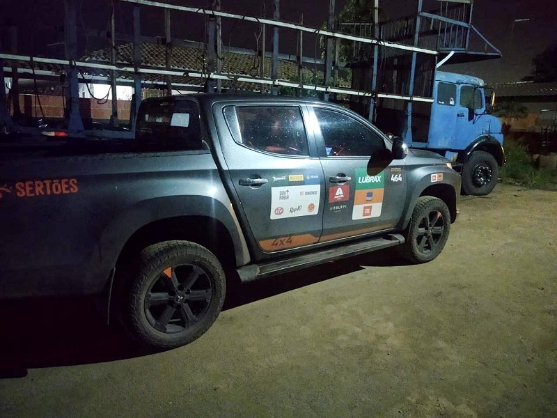 Homens armados invadem casa e fazem família refém em SFI